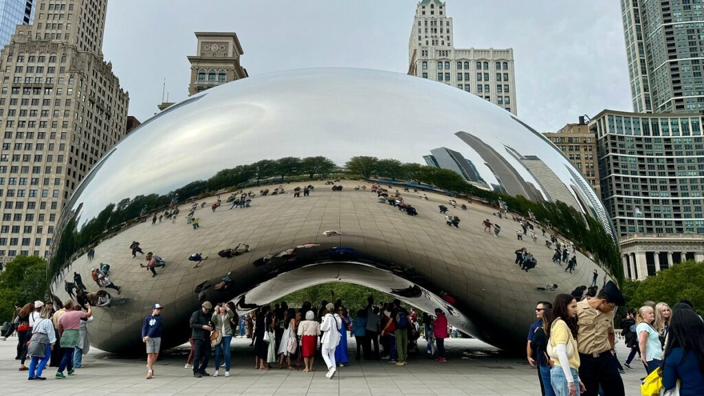 Cloud gate in millennium park