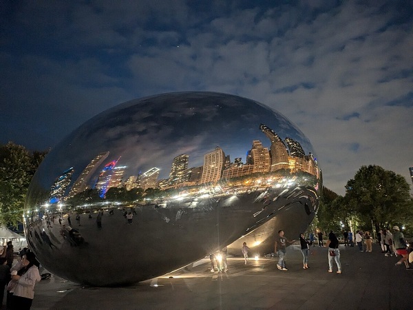 Cloud gate in millennium park